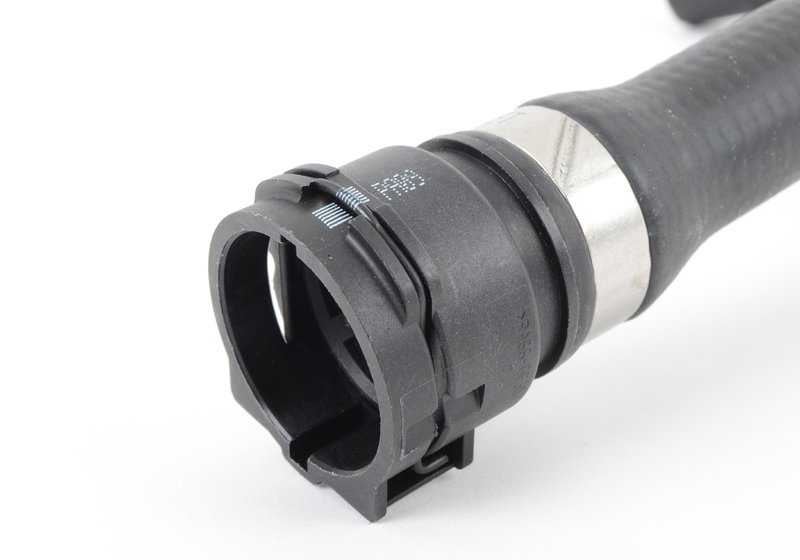 Manguito del motor al radiador OEM 64218378610 para BMW Z3 E36 (modelos 1.8 y 1.9 con motor M43 y M44). Compatible con versiones manuales y automáticas. Repuesto original BMW.