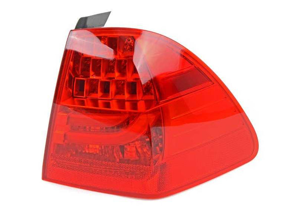 Piloto trasero derecho (en aleta) OEM 63217289436 para BMW E91. Original BMW.