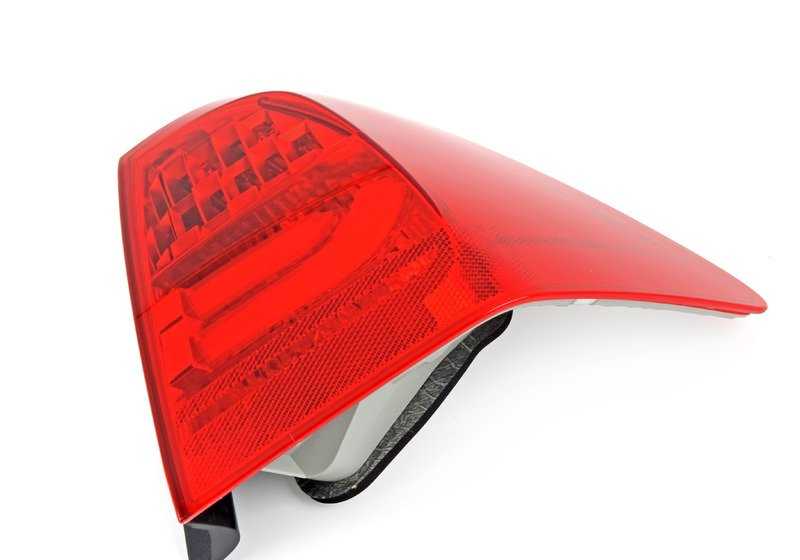 Piloto trasero derecho (en aleta) OEM 63217289436 para BMW E91. Original BMW.