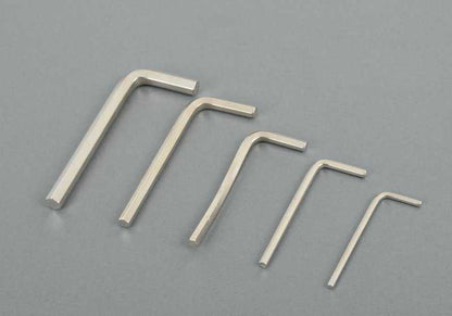 Juego de herramientas OEM 71111240890 para BMW E30, E31, E32, E34, E36, E38, E39, E46, E53, E60, E61, E63, E64, E65, E66, E70, E83, E90, E91, E92, E93. Original BMW.