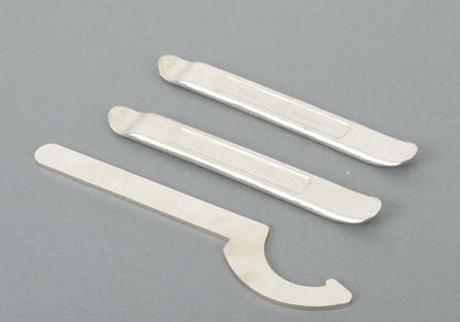 Juego de herramientas OEM 71111240890 para BMW E30, E31, E32, E34, E36, E38, E39, E46, E53, E60, E61, E63, E64, E65, E66, E70, E83, E90, E91, E92, E93. Original BMW.