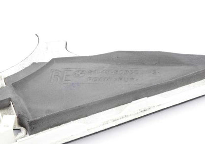 Tapa Pilar Trasero Derecho OEM 51437006856 para BMW E39 (Sedán y Touring). Original BMW.