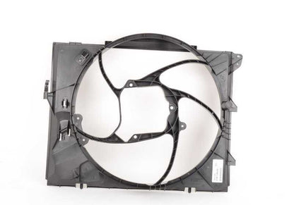 Soporte del ventilador OEM 17427595635 para BMW E81, E82, E87, E87N, E88, E90, E90N, E91, E91N, E92, E92N, E93, E93N, E84, E89. Original BMW.
