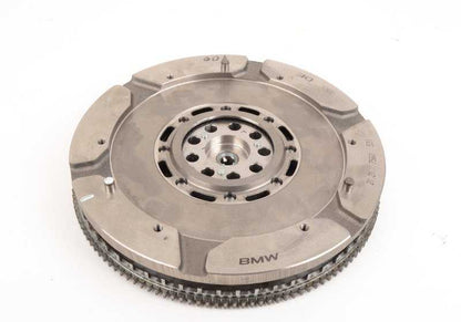 Volante bimasa con embrague para BMW Serie 5 E60, E61 y Serie 6 E63, E64 (OEM 21207567226). Original BMW