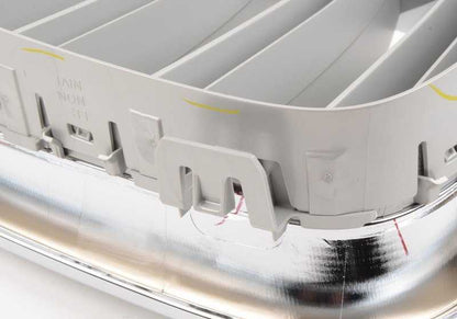 Rejilla decorativa frontal izquierda OEM 51117303107 para BMW X5 F15 (todos los modelos compatibles: sDrive25d, xDrive25d, sDrive35i). Original BMW.