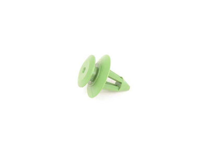 Clip de sujeción OEM 51498183309 para BMW E36. Usado en molduras interiores como la tapa del maletero. Original BMW.