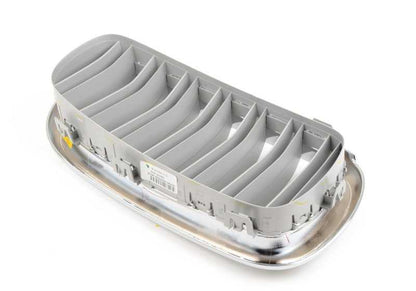 Rejilla decorativa frontal izquierda OEM 51117303107 para BMW X5 F15 (todos los modelos compatibles: sDrive25d, xDrive25d, sDrive35i). Original BMW.