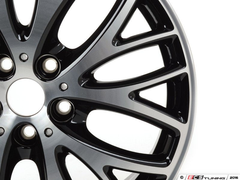 Cerchio in lega 7Jx18 ET54 nero lucido OEM 36116855102 per MINI F55, F56, F57, F55 LCI, F56 LCI, F57 LCI. MINI originale.