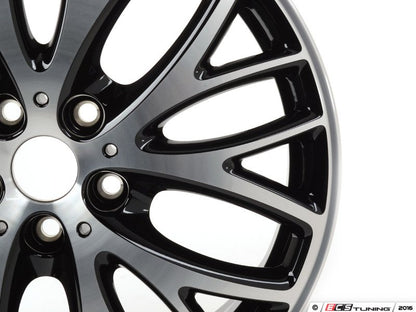 Cerchio in lega 7Jx18 ET54 nero lucido OEM 36116855102 per MINI F55, F56, F57, F55 LCI, F56 LCI, F57 LCI. MINI originale.