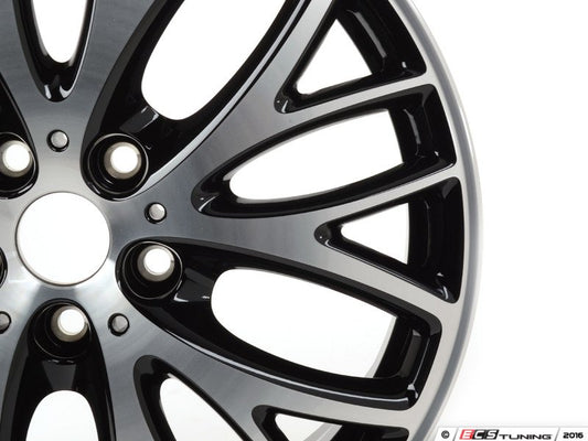 Cerchio in lega 7Jx18 ET54 nero lucido OEM 36116855102 per MINI F55, F56, F57, F55 LCI, F56 LCI, F57 LCI. MINI originale.
