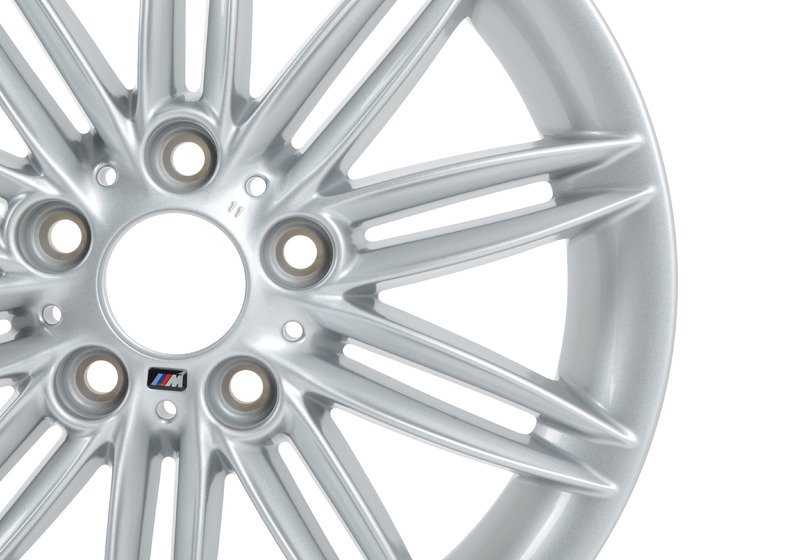 Llantas de aleación OEM 36118036937 diseño M Doble Radio 207 17" para BMW E81, E82, E87, E88. Plata, original BMW. Compatibles con modelos 116d, 116i. Incluye tapa central y tornillos.