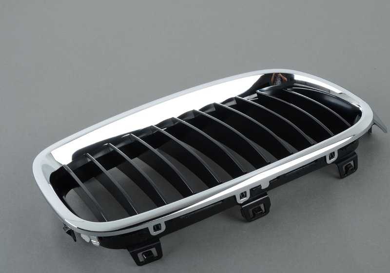 Rejilla decorativa delantera derecha OEM 51137255412 para BMW F30, F30N, F31, F31N, F35, F35N. Original BMW.