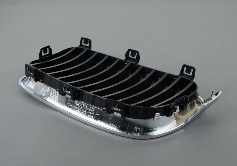 Rejilla decorativa delantera derecha OEM 51137255412 para BMW F30, F30N, F31, F31N, F35, F35N. Original BMW.