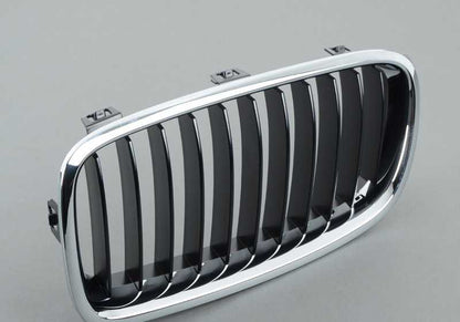 Grille décorative avant gauche 51137255411 pour BMW F30, F30N, F31, F31N, F35, F35N. BMW d'origine.