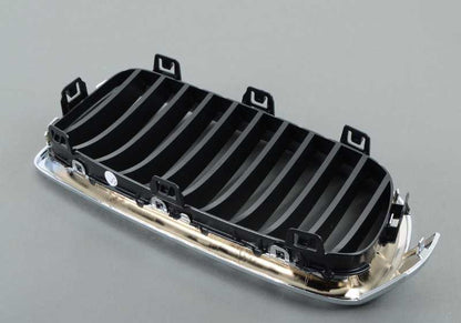 Grille décorative avant gauche 51137255411 pour BMW F30, F30N, F31, F31N, F35, F35N. BMW d'origine.
