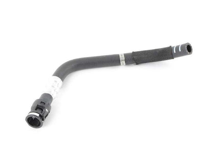 Tubería de retorno del radiador OEM 32413415038 para BMW E83. Original BMW.