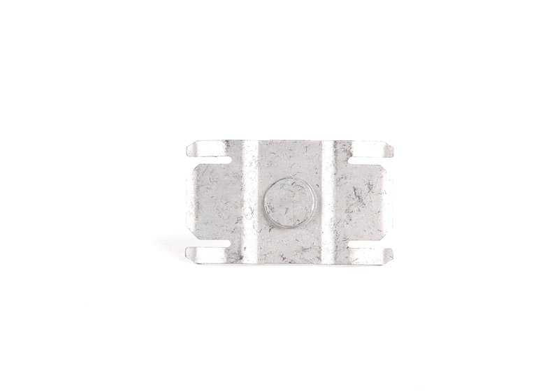 Clip sujeción OEM 51717037660 para BMW Serie 7 E38. Ideal para fijar la moldura del faldón o el paso de rueda. Original BMW.