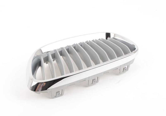 Rejilla embellecedora frontal izquierda OEM 51137295525 para BMW F22. Repuesto original BMW.