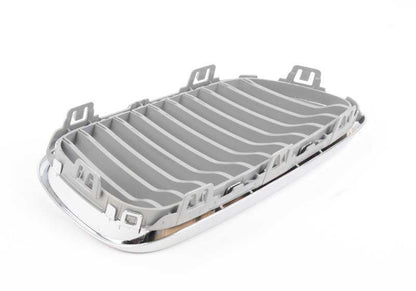 Rejilla embellecedora frontal izquierda OEM 51137295525 para BMW F22. Repuesto original BMW.