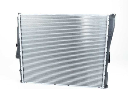 Radiador de refrigeración OEM 17113400013 para BMW E83 (X3). Original BMW.