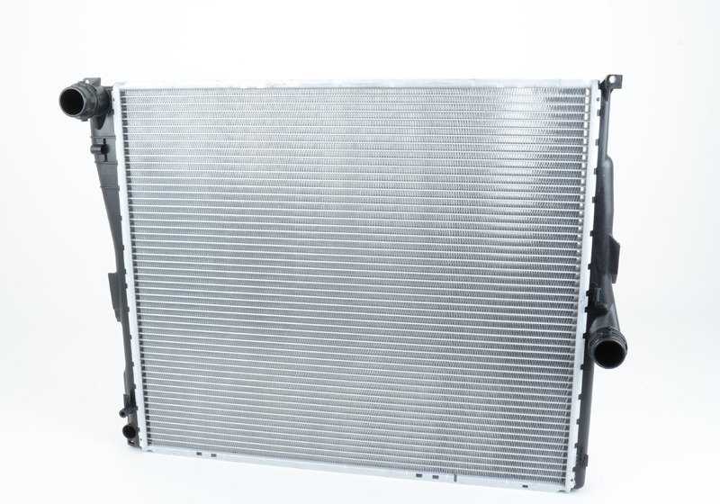 Radiador de refrigeración OEM 17113400013 para BMW E83 (X3). Original BMW.