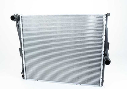 Radiador de refrigeración OEM 17113400013 para BMW E83 (X3). Original BMW.