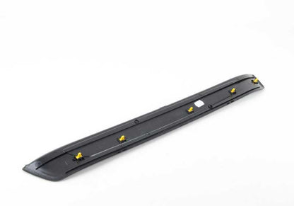 Embellecedor entrada puerta delantera derecha OEM 51477907154 para BMW E90. Original BMW.