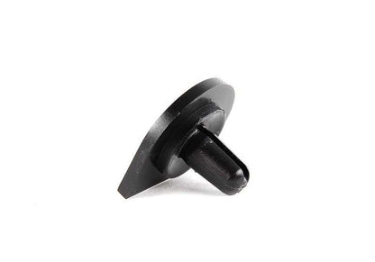 Tuerca de inserción OEM 51131961243 para BMW E30, E34, E39, E38, E65, E66, E31. Pieza original BMW para fijación de elementos en maletero y carrocería.