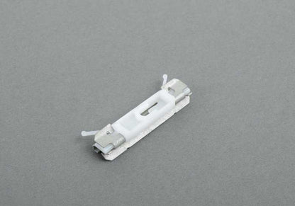 Grapa / Clip de fijación OEM 51137379033 para BMW F25, F26, G29. Pieza original BMW ideal para sujeción de molduras y embellecedores.