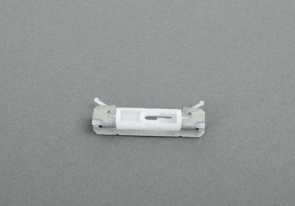 Grapa / Clip de fijación OEM 51137379033 para BMW F25, F26, G29. Pieza original BMW ideal para sujeción de molduras y embellecedores.