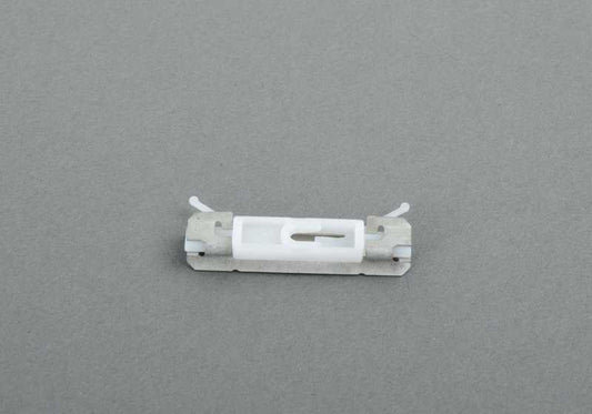 Grapa / Clip de fijación OEM 51137379033 para BMW F25, F26, G29. Pieza original BMW ideal para sujeción de molduras y embellecedores.