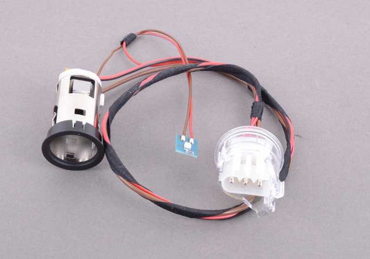 Toma de mechero con luz LED OEM 61349302236 para BMW F10 (518d, 520d) modelos desde 2013 hasta 2016. Recambio original BMW.