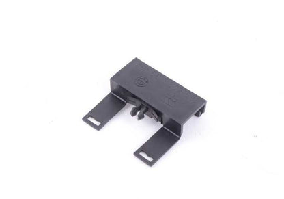 Soporte para manguera OEM 61661392597 para BMW E31. Original BMW.