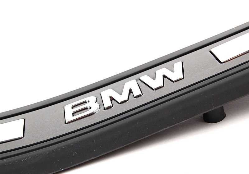Embellecedor entrada trasera derecha (color plata oscuro) OEM 51477051874 para BMW E65. Original BMW.