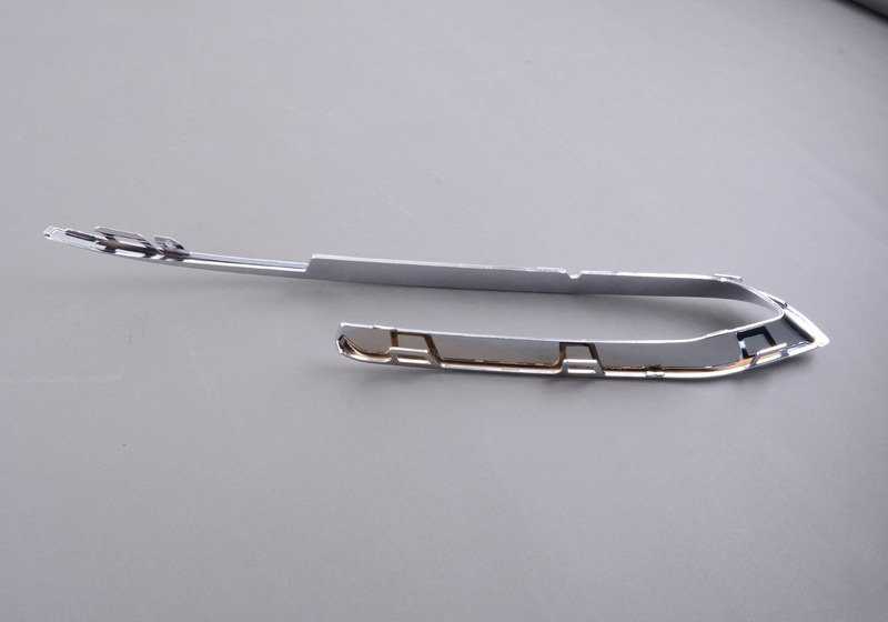 Moldura delantera izquierda para paragolpes OEM 51117331769 para BMW F10, F11, F18. Original BMW.