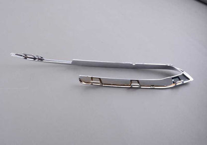 Moldura delantera izquierda para paragolpes OEM 51117331769 para BMW F10, F11, F18. Original BMW.