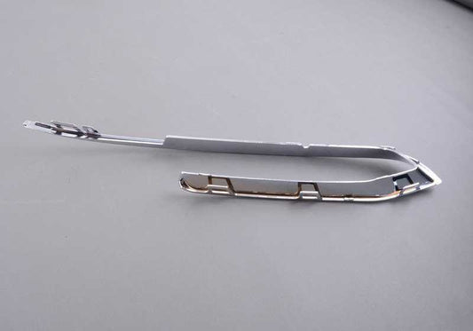 Moldura delantera izquierda para paragolpes OEM 51117331769 para BMW F10, F11, F18. Original BMW.