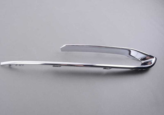 Moldura delantera izquierda para paragolpes OEM 51117331769 para BMW F10, F11, F18. Original BMW.