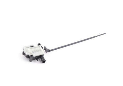 Attuatore del coperchio di riempimento per BMW E70 (OEM 67116985882). BMW originale.