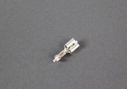 Terminal hembra OEM 61131362868 para BMW E81, E82, E87, E88, E36, E46, E90, E91, E92, E93, E34, E39, E60, E61, E63, E64, E84, E83, E53, Z3, E89. Original BMW.