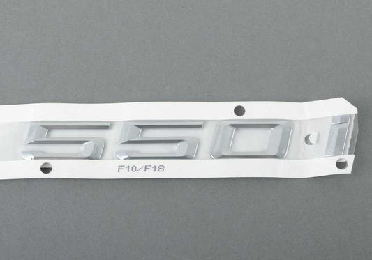 Emblema trasero "550i" OEM 51147219541 para BMW Serie 5 F10 550i y 550i xDrive (2010-2016). Original BMW.