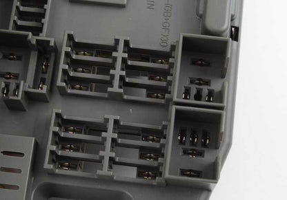 Distribuidor de corriente frontal OEM 61149145115 para BMW E70, E71, E72 (X5, X6). Original BMW.