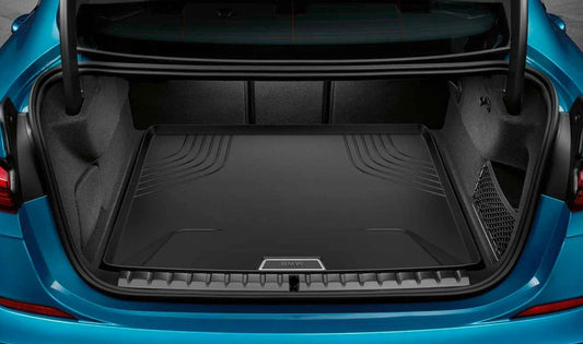 Alfombrilla cubre maletero antideslizante OEM 51472469100 para BMW F44. Protege contra suciedad y humedad. Original BMW.