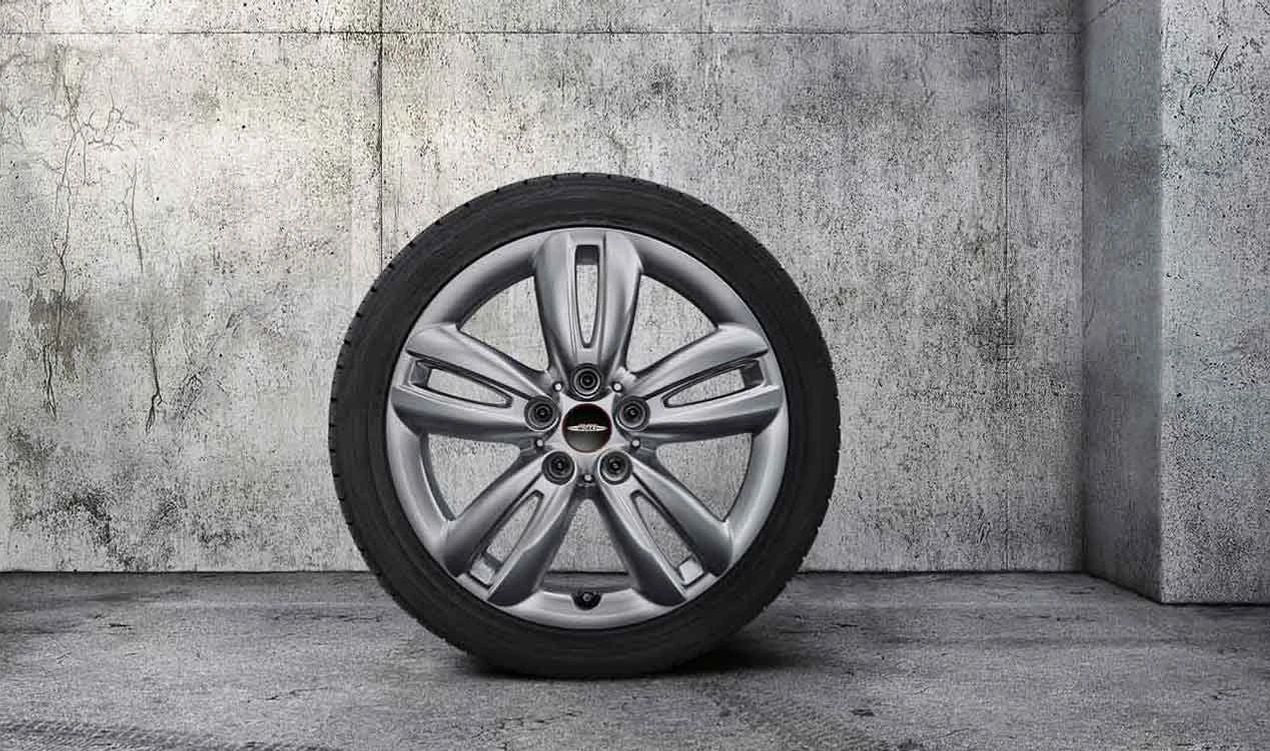 JCW Track Spoke 501 Aluminiumrad OEM 36116855107 für MINI F56, F55, Cabrio F57... und mehr. Originaler MINI.