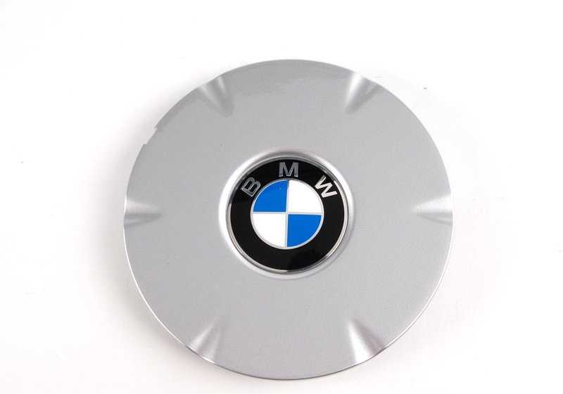 Hub cover for BMW 3 Series E36, 5 Series E34, E39 (OEM 36131182766). Genuine BMW