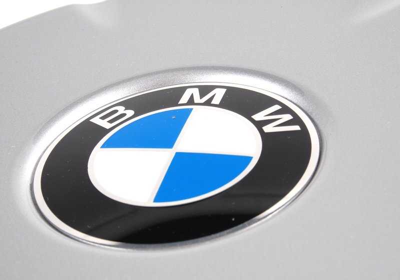 Hub cover for BMW 3 Series E36, 5 Series E34, E39 (OEM 36131182766). Genuine BMW