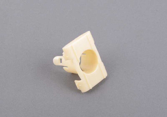 Soporte interior derecho para sensor de aparcamiento (PDC) OEM 51117008392 para BMW E39. Recambio original BMW.