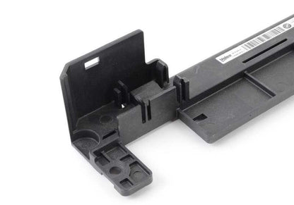 Soporte inferior del módulo del radiador OEM 17117848789 para BMW F87, F80, F82, F83. Original BMW.