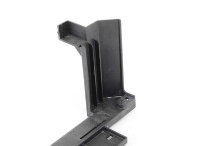 Soporte inferior del módulo del radiador OEM 17117848789 para BMW F87, F80, F82, F83. Original BMW.
