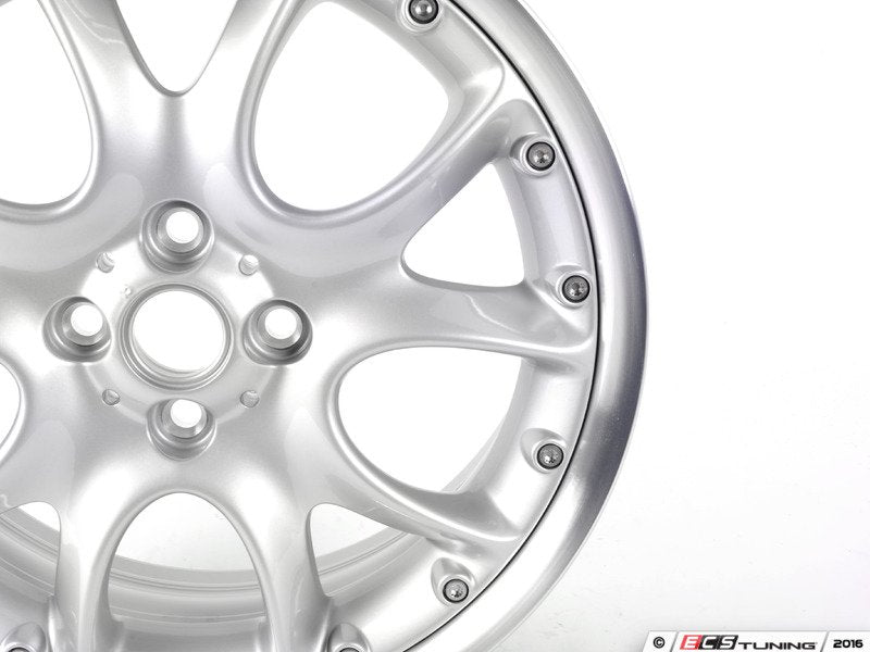 Cerchi in lega 2 pezzi argento 7Jx17 ET48 OEM 36116775686 per MINI R50, R53, R56, R55 Clubman, R52 Cabrio, R57 Cabrio, R58 Coupé, R59 Roadster... e altro ancora. MINI originale.